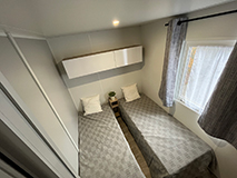 RapidhomeLodge 872 2023 villavagn – sovrum2