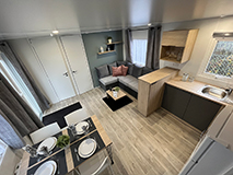 RapidhomeLodge 872 2023 villavagn – vardagsrum